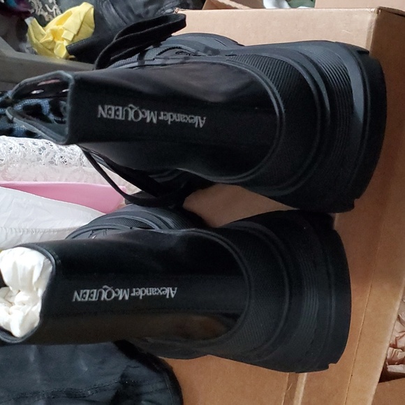 NIB sz 39.5 $730 Alexander McQueen boots - Picture 3 of 7